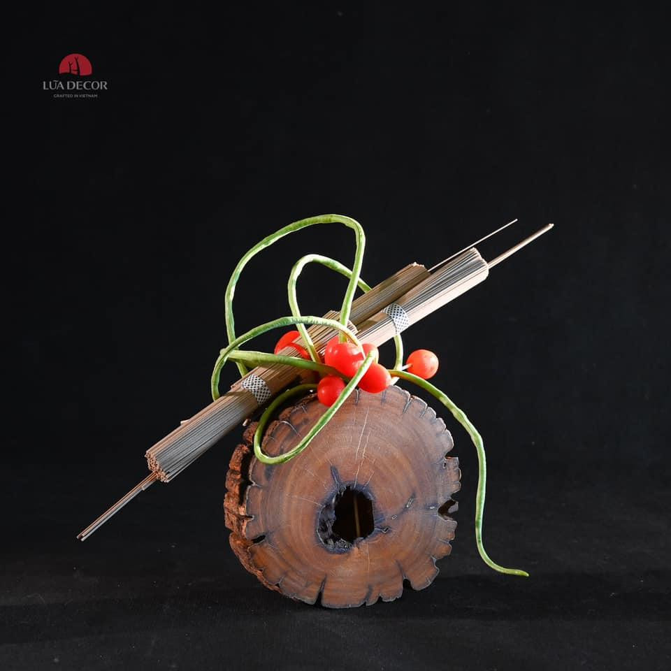 Tác phẩm được tạo nên từ mì soba, cà chua bi và cây đậu đũa của cô giáo Nguyễn Thanh Hiền - Ảnh: Lũa Decor