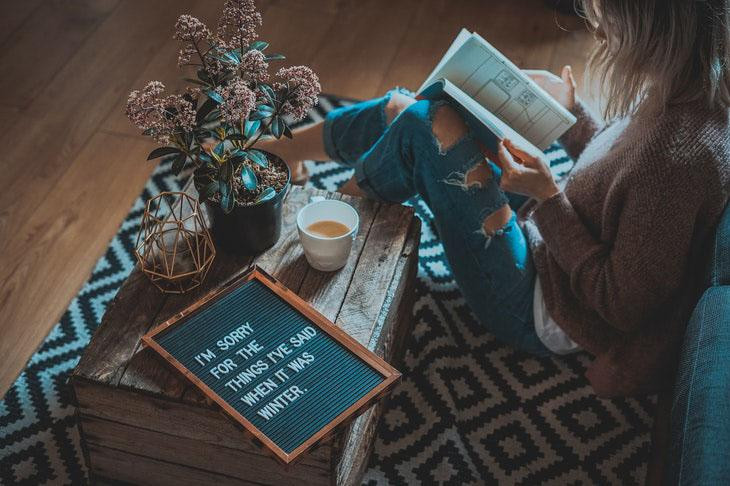 Em chỉ cần đi tìm cảm giác dễ chịu trong thế giới riêng của mình Em chỉ cần đi tìm cảm giác dễ chịu trong thế giới riêng của mình