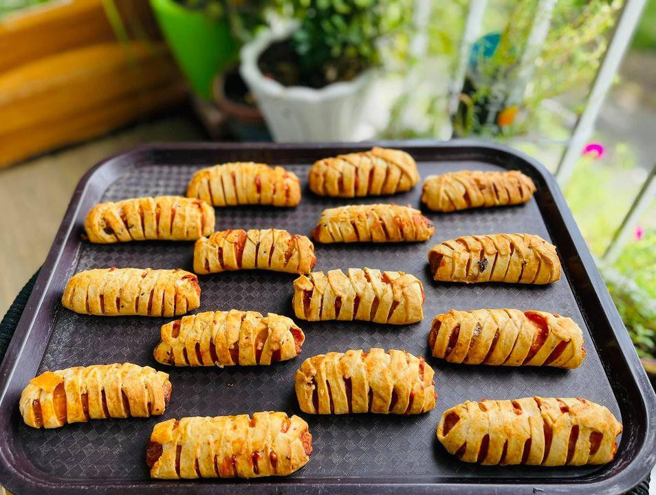 Bánh bột mì bọc chuối phô mai nướng - Ảnh: Huyền Phạm Bánh bột mì bọc chuối phô mai nướng - Ảnh: Huyền Phạm