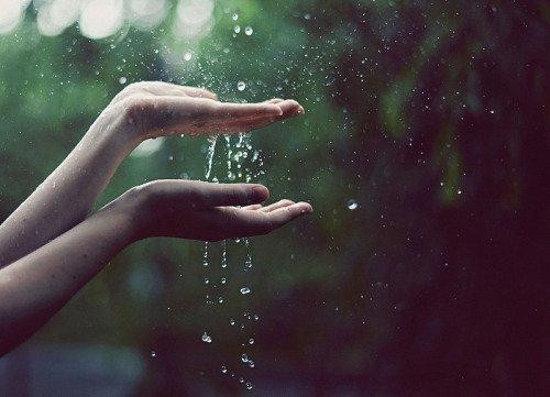 Khó khăn có thật sự chỉ như một cơn mưa rào?