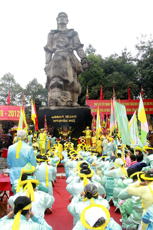 Nhớ đến lịch sử hào hùng của dân tộc; nhớ tới chiến thắng hiển hách Ngọc Hồi - Đống Đa gắn liền với tên tuổi của vua Quang Trung