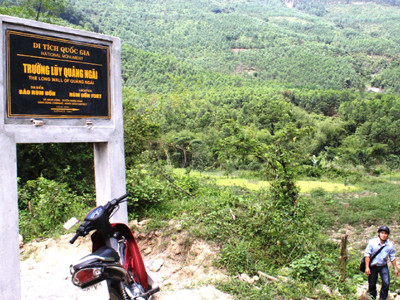 Một góc Bảo Rùm Đồn, dưới chân đèo Chim Hút (Hành Dùng, Nghĩa Hành, Quảng Ngãi). Một góc Bảo Rùm Đồn, dưới chân đèo Chim Hút (Hành Dùng, Nghĩa Hành, Quảng Ngãi)