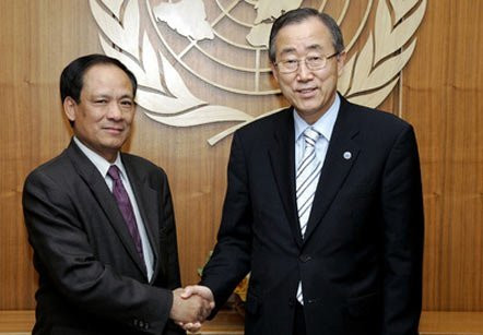Đại sứ Lê Lương Minh (trái) và Tổng thư k‎‎ý LHQ Ban Ki-Moon 