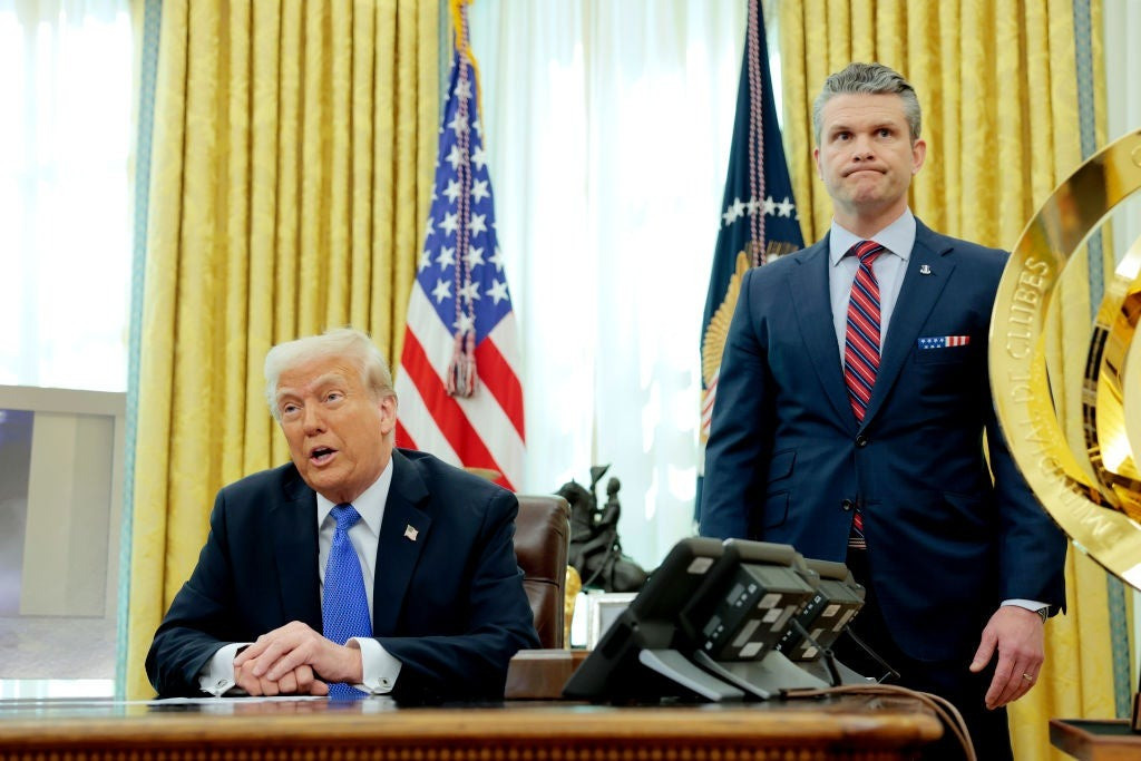 Tổng thống Mỹ Donald Trump và Bộ trưởng Quốc phòng Pete Hegseth. (Ảnh: Getty Images) Tổng thống Mỹ Donald Trump và Bộ trưởng Quốc phòng Pete Hegseth. (Ảnh: Getty Images)