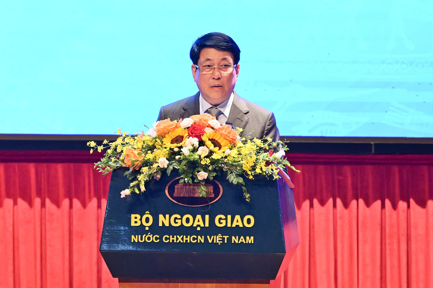 Chủ tịch nước Lương Cường phát biểu tại Hội thảo quốc tế với chủ đề “50 năm thống nhất đất nước: Vai trò kiến tạo hòa bình của ngoại giao trong lịch sử và hiện tại” sáng 23/4. Ảnh: Như Ý