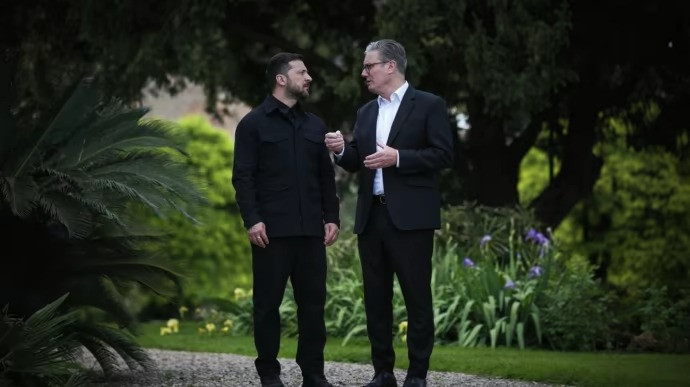 Tổng thống Ukraine gặp Thủ tướng Anh tại Ý. (Ảnh: Pravda) Tổng thống Ukraine gặp Thủ tướng Anh tại Ý. (Ảnh: Pravda)