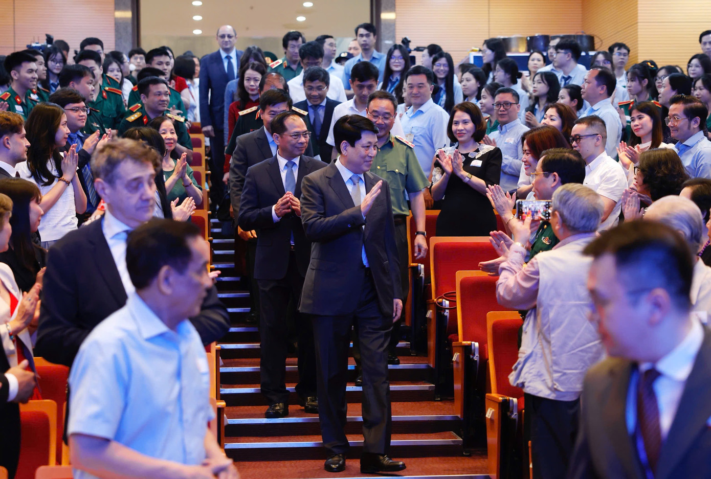 Chủ tịch nước Lương Cường và các đại biểu dự hội thảo. (Ảnh: Như Ý) Chủ tịch nước Lương Cường và các đại biểu dự hội thảo. (Ảnh: Như Ý)