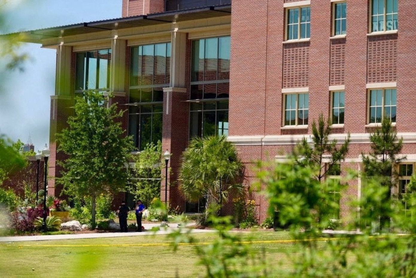 Hiện trường vụ xả súng. (Ảnh: Reuters) Hiện trường vụ xả súng. (Ảnh: Reuters)