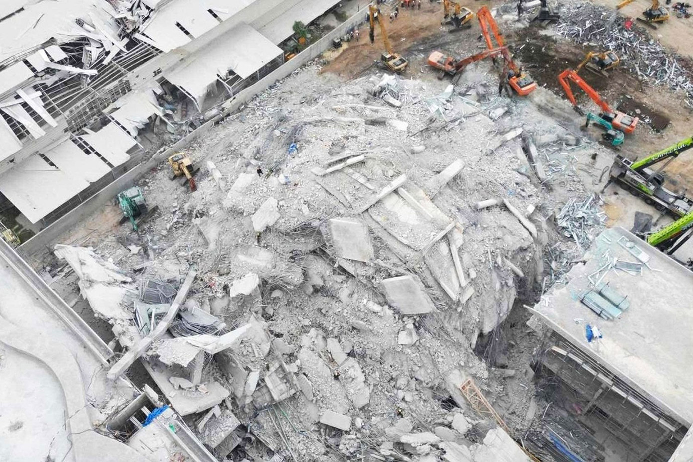 Hiện trường vụ sập nhà nhìn từ trên cao. (Ảnh: Bangkok Post)