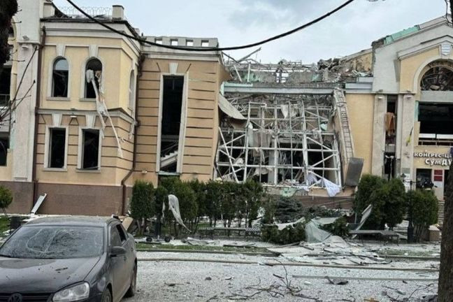 Hậu quả cuộc không kích vào tỉnh Sumy. (Ảnh: Telegram)