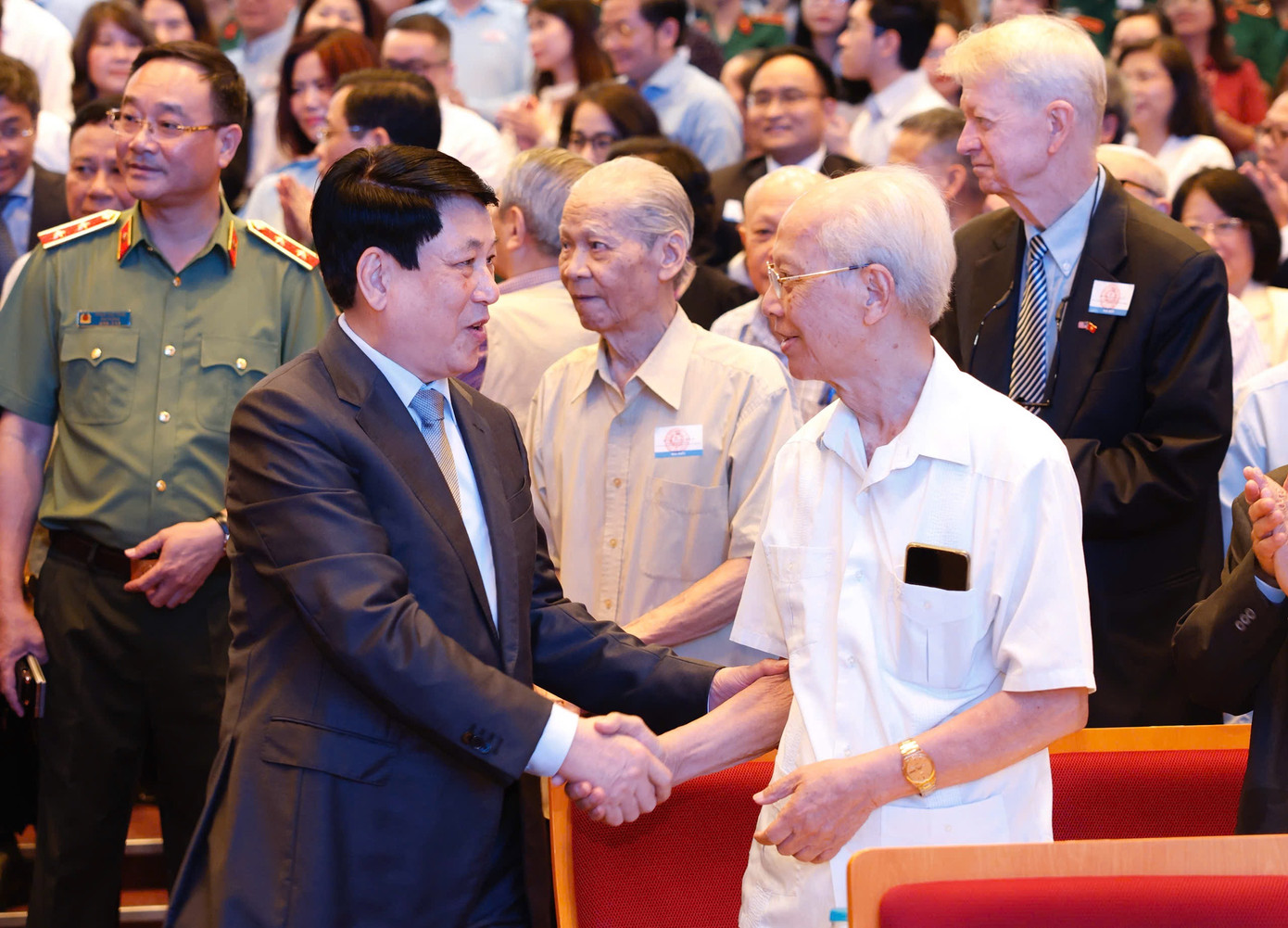 Chủ tịch nước Lương Cường và các đại biểu dự hội thảo. (Ảnh: Như Ý) Chủ tịch nước Lương Cường và các đại biểu dự hội thảo. (Ảnh: Như Ý)