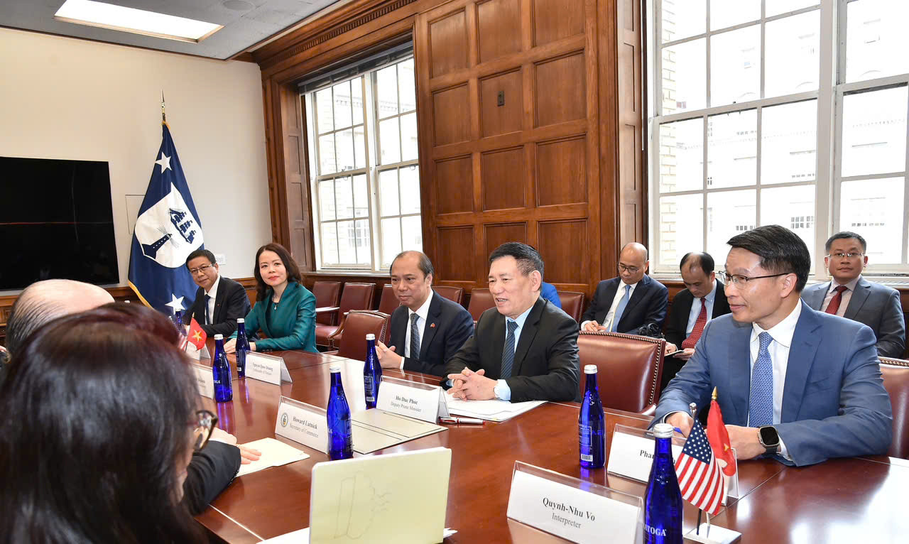 Đoàn Việt Nam do Phó Thủ tướng Hồ Đức Phớc dẫn đầu làm việc với Bộ trưởng Tài chính Mỹ. (Ảnh: Mofa). Đoàn Việt Nam do Phó Thủ tướng Hồ Đức Phớc dẫn đầu làm việc với Bộ trưởng Tài chính Mỹ. (Ảnh: Mofa).