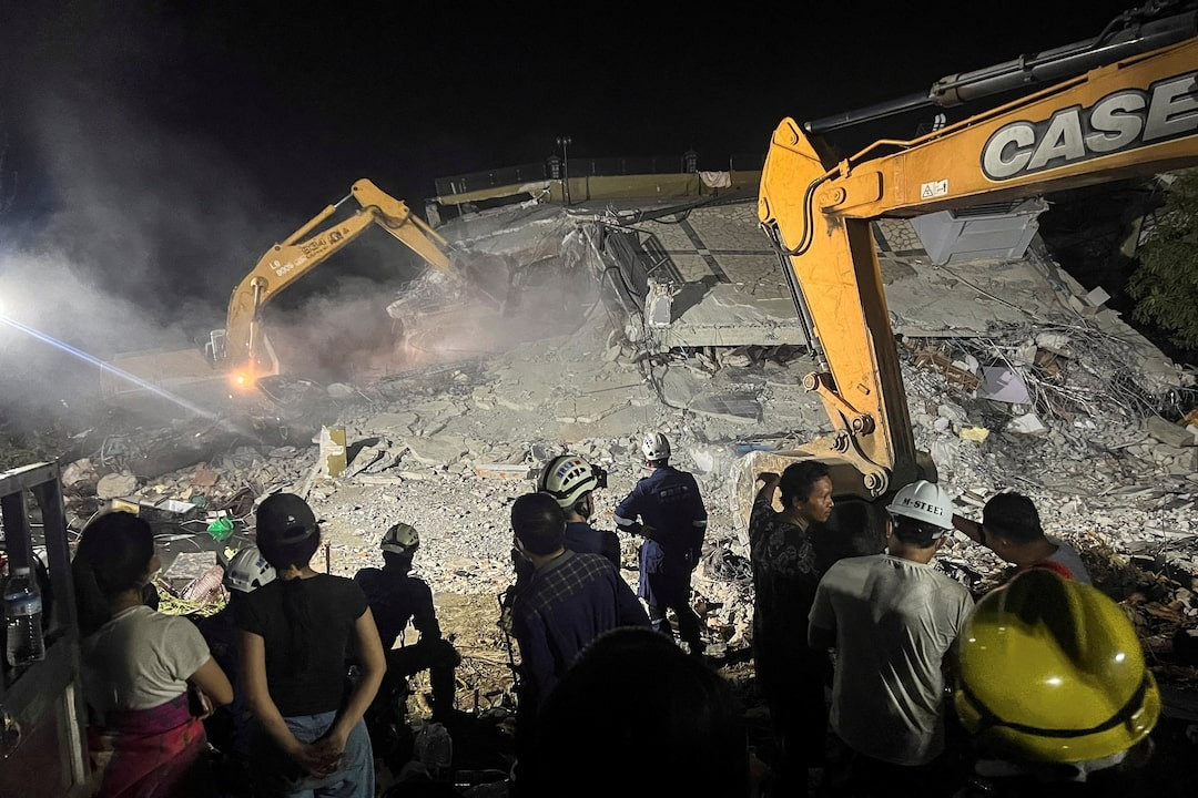 Công tác cứu hộ vẫn đang diễn ra ở nhiều nơi tại Myanmar. (Ảnh: Reuters)