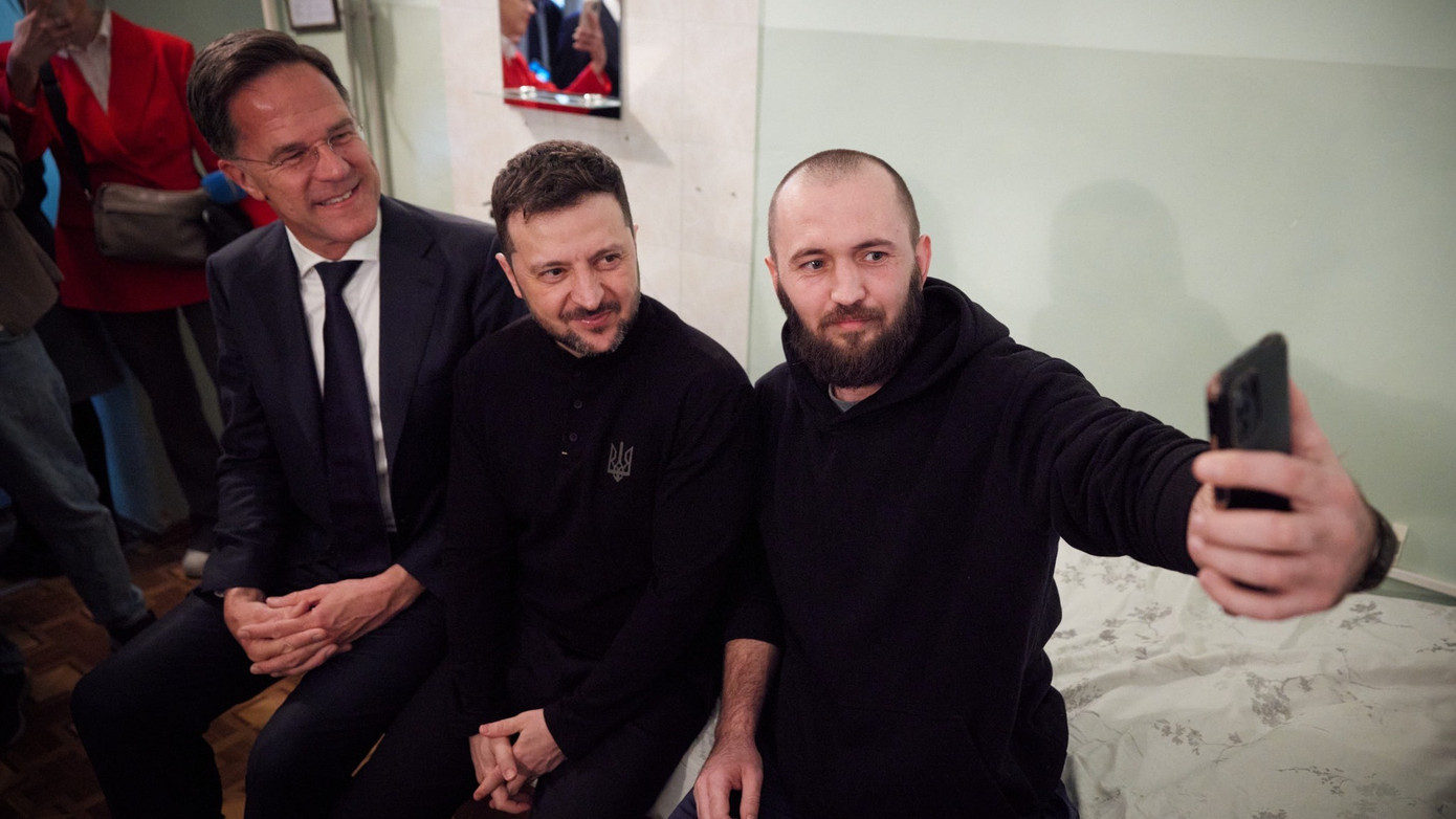 Ông Mark Rutte trong chuyến thăm Ukraine. (Ảnh: X) Ông Mark Rutte trong chuyến thăm Ukraine. (Ảnh: X)