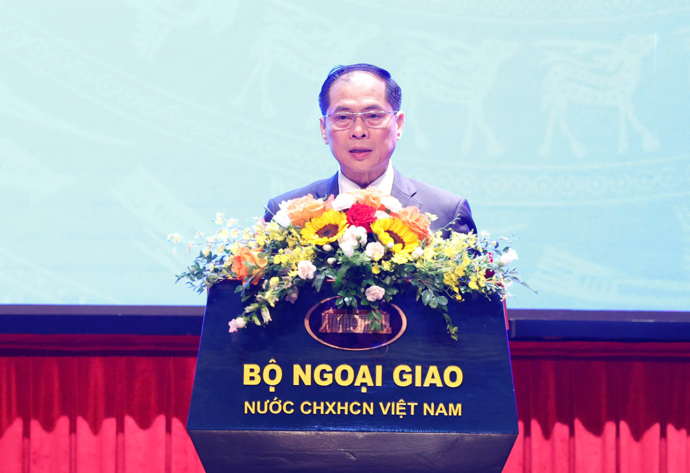 Phó Thủ tướng, Bộ trưởng Ngoại giao Bùi Thanh Sơn phát biểu tại hội thảo sáng 23/4. (Ảnh: Như Ý) Phó Thủ tướng, Bộ trưởng Ngoại giao Bùi Thanh Sơn phát biểu tại hội thảo sáng 23/4. (Ảnh: Như Ý)