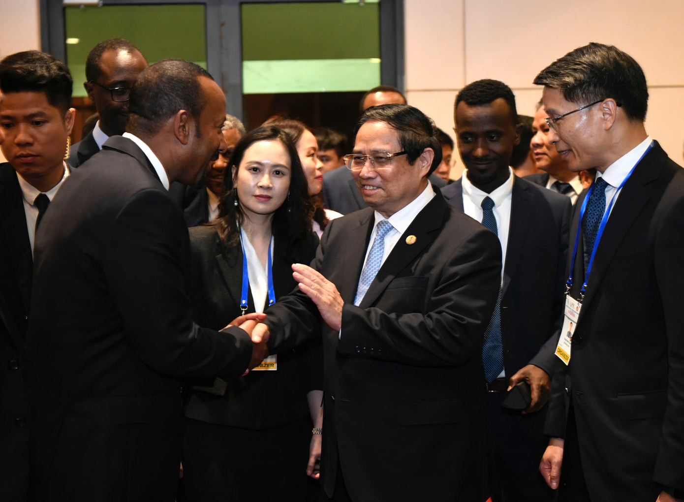 Thủ tướng Phạm Minh Chính trò chuyện cùng các đại biểu. (Ảnh: Như Ý) Thủ tướng Phạm Minh Chính trò chuyện cùng các đại biểu. (Ảnh: Như Ý)