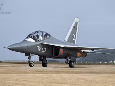 Trung Quốc đang đẩy mạnh xuất khẩu máy bay huấn luyện L-15. Ảnh: Lynx. Trung Quốc đang đẩy mạnh xuất khẩu máy bay huấn luyện L-15. Ảnh: Lynx