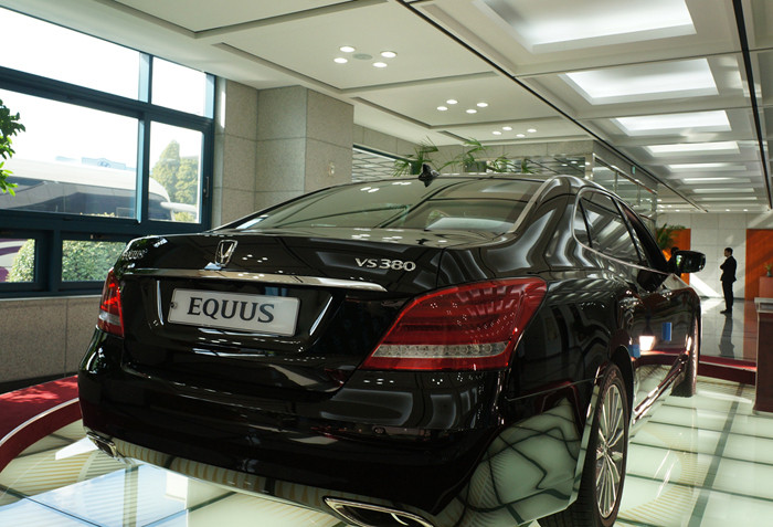 Dòng xe hạng sang trong phòng trưng bày tại hội sở của Hyundai Motor ở Ulsan. Dòng xe hạng sang trong phòng trưng bày tại hội sở của Hyundai Motor ở Ulsan