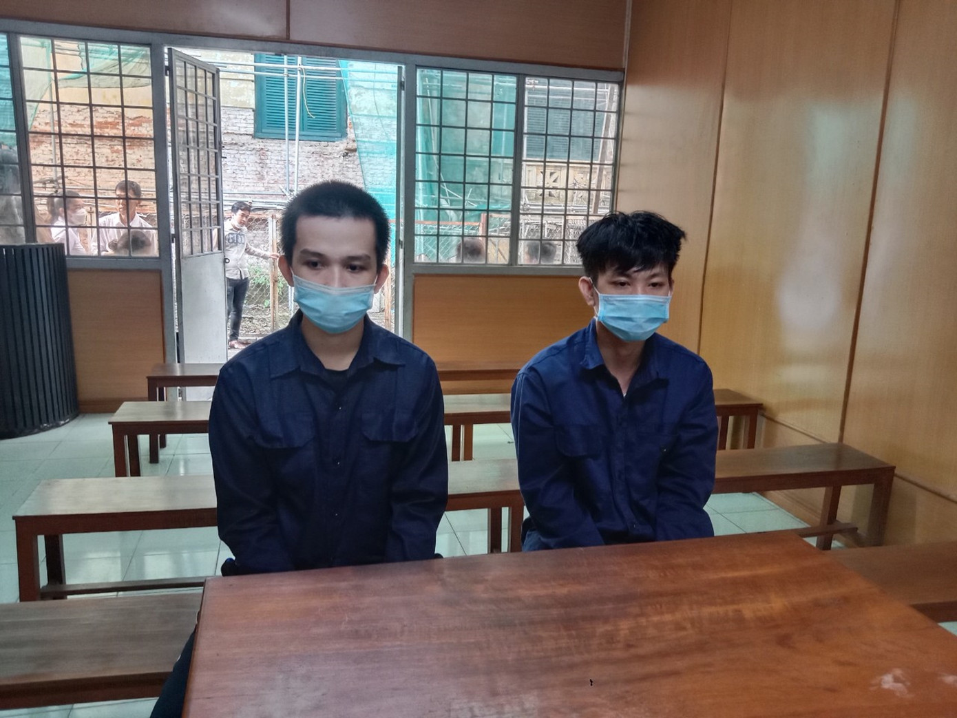 Hai bị cáo tại phiên tòa. Hai bị cáo tại phiên tòa.