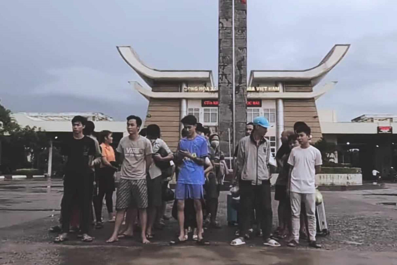 Các công dân Việt Nam vừa được giải cứu.