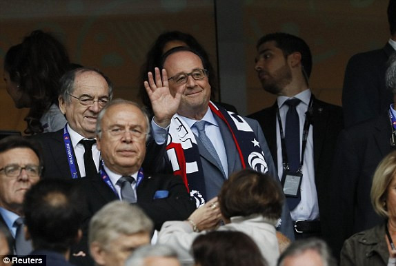 Pháp và Thụy Sĩ dắt tay nhau vào vòng sau ảnh 16