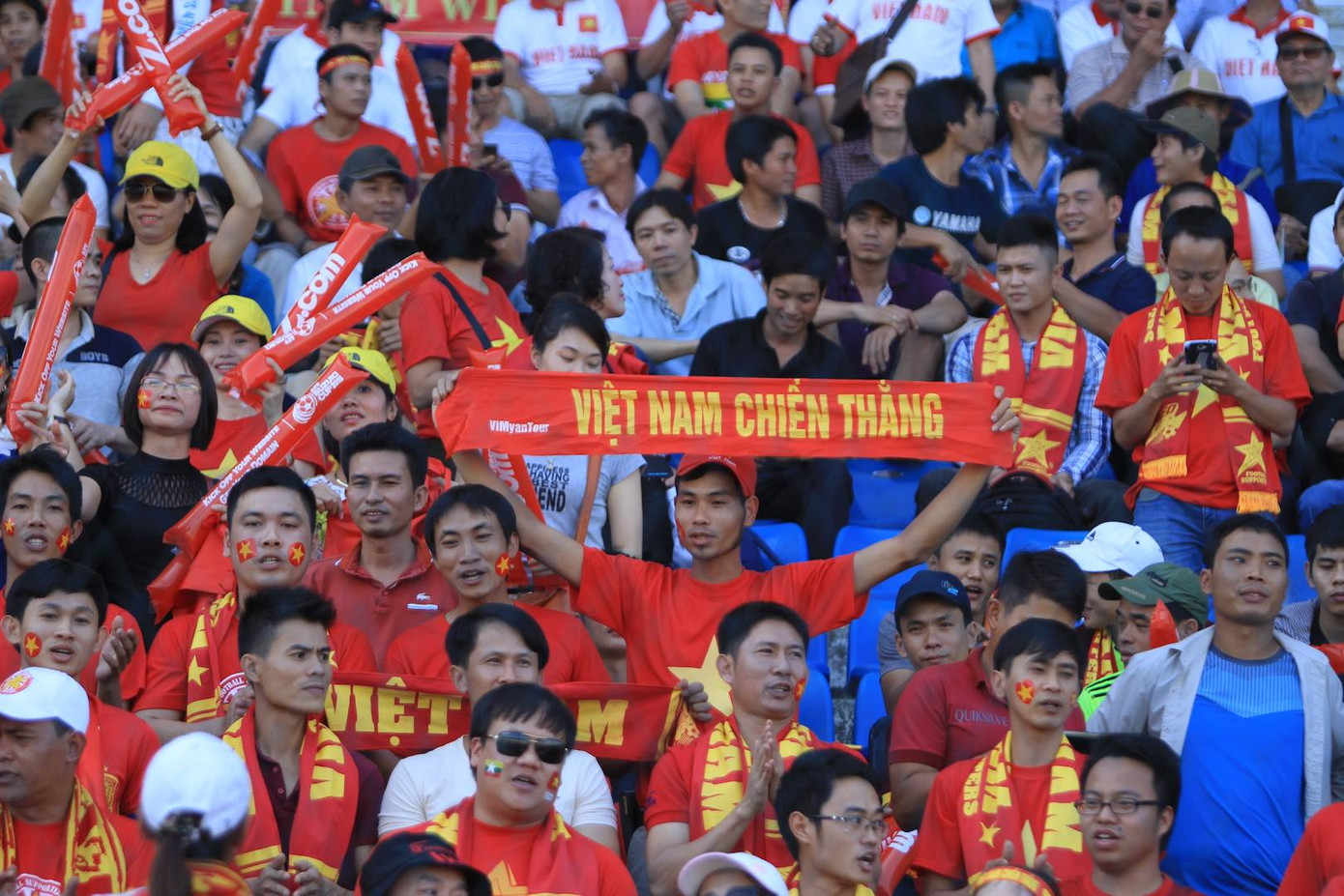 Trọng Hoàng 'nổ súng', tuyển Việt Nam hạ Malaysia ảnh 14