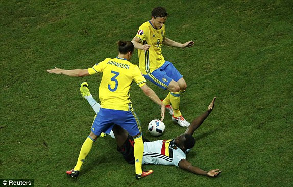 Nainggolan tỏa sáng, Bỉ tiễn Thụy Điển hồi hương ảnh 14