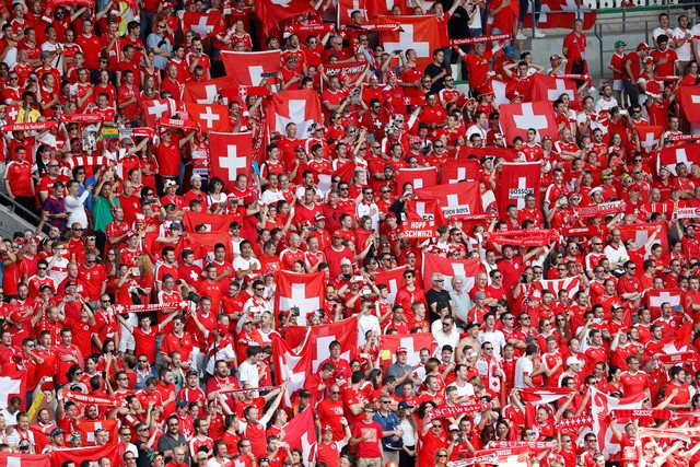 Hạ Thụy Sĩ ở loạt 'đấu súng', Ba Lan lần đầu vào tứ kết ảnh 31