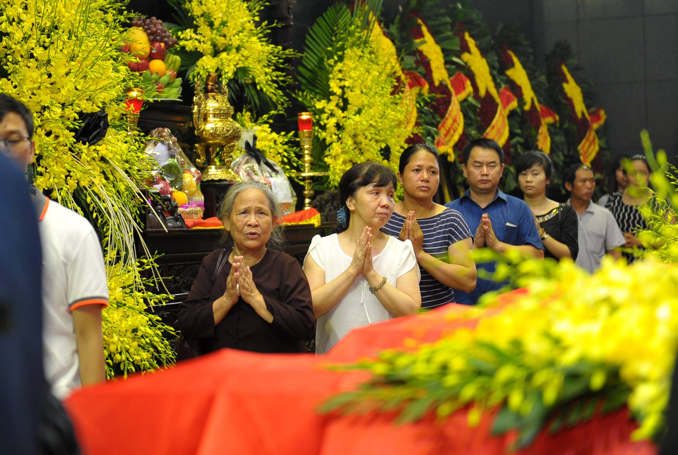 Hàng nghìn người đội mưa tiễn biệt 9 liệt sĩ CASA-212 ảnh 12