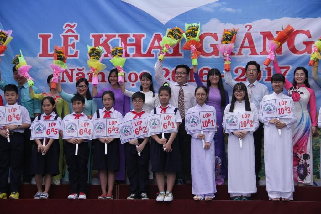 Chủ tịch nước đánh trống khai giảng năm học mới ảnh 10