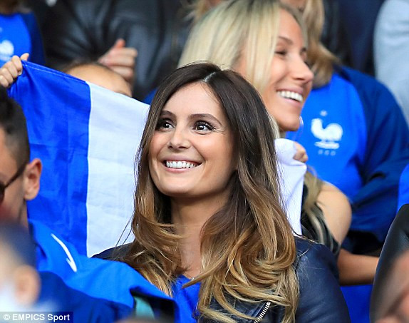 Pháp và Thụy Sĩ dắt tay nhau vào vòng sau ảnh 18