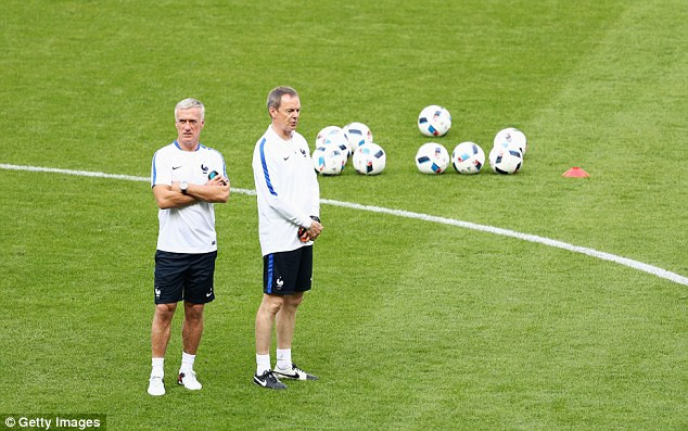 Lễ khai mạc rực rỡ sắc màu của EURO 2016 ảnh 32