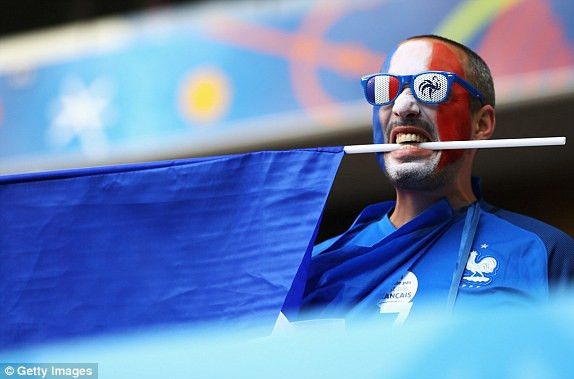 Pháp và Thụy Sĩ dắt tay nhau vào vòng sau ảnh 6