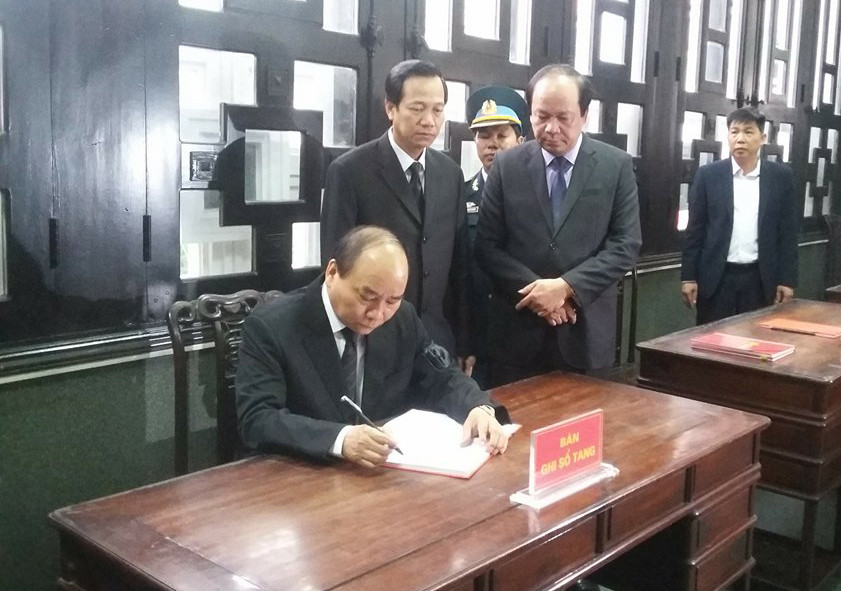 Hàng nghìn người đội mưa tiễn biệt 9 liệt sĩ CASA-212 ảnh 42