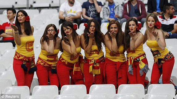 Thua trắng Italia 2 bàn, Tây Ban Nha thành cựu vương ảnh 3