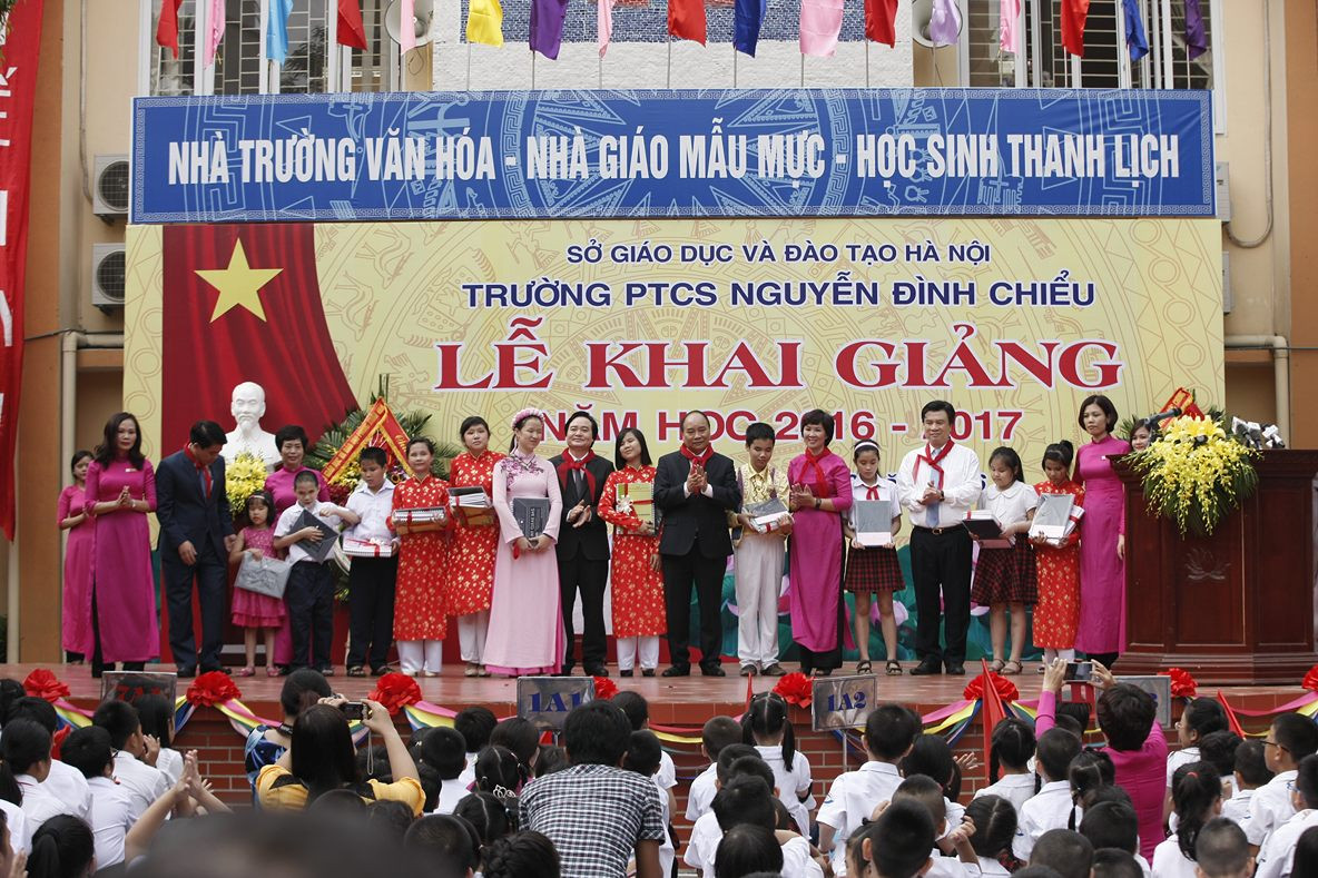 Chủ tịch nước đánh trống khai giảng năm học mới ảnh 22