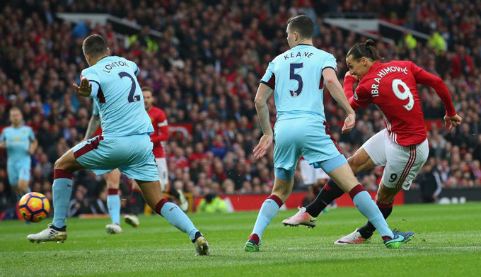Phung phí cơ hội, M.U bị Burnley chia điểm ảnh 9