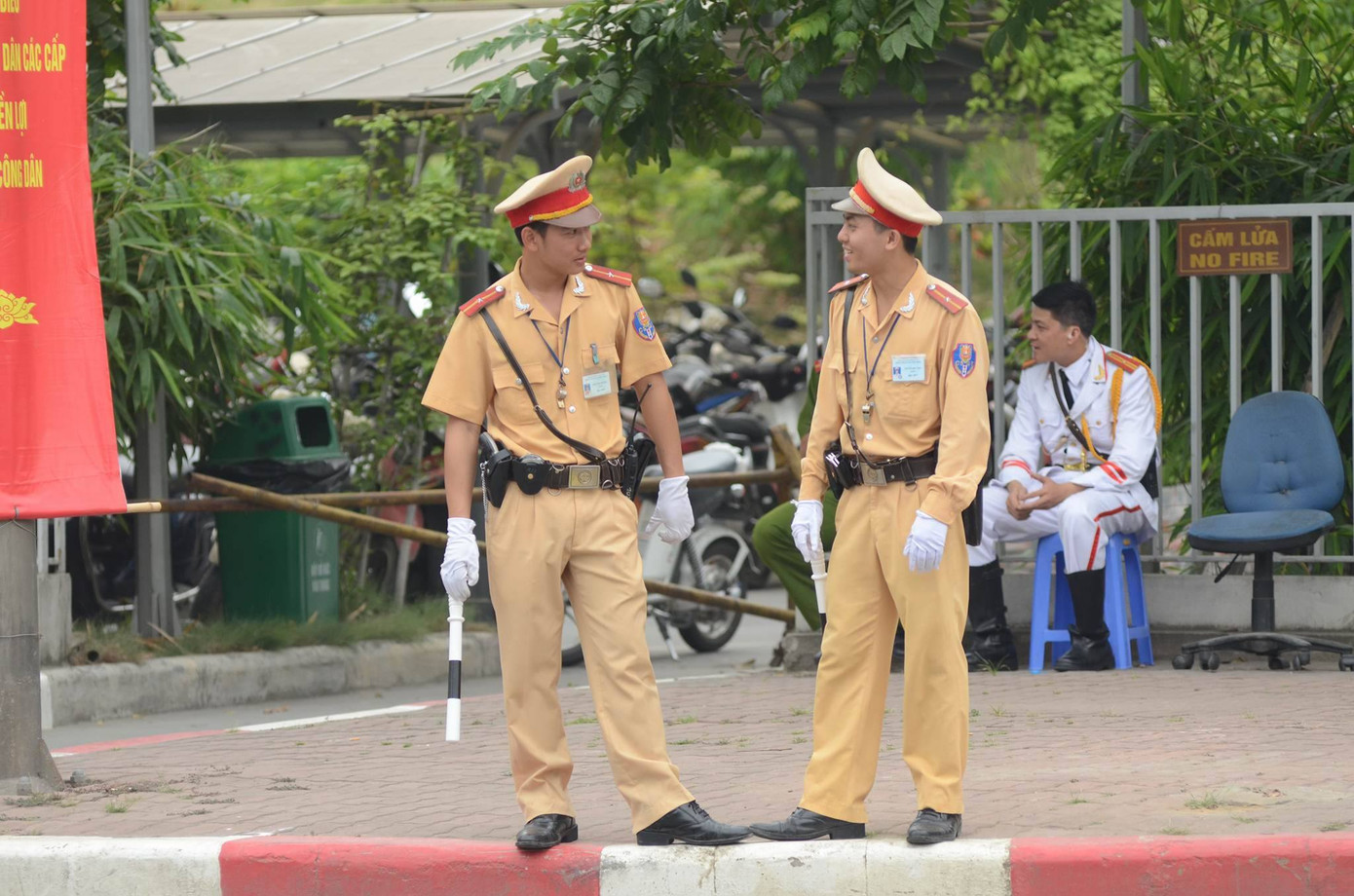 Ông Obama thưởng thức bún chả Hà Nội ảnh 86