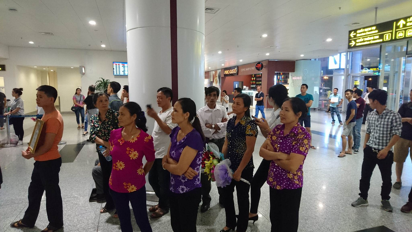 Cuồng nhiệt chào đón 'người hùng' Olympic Hoàng Xuân Vinh ảnh 23