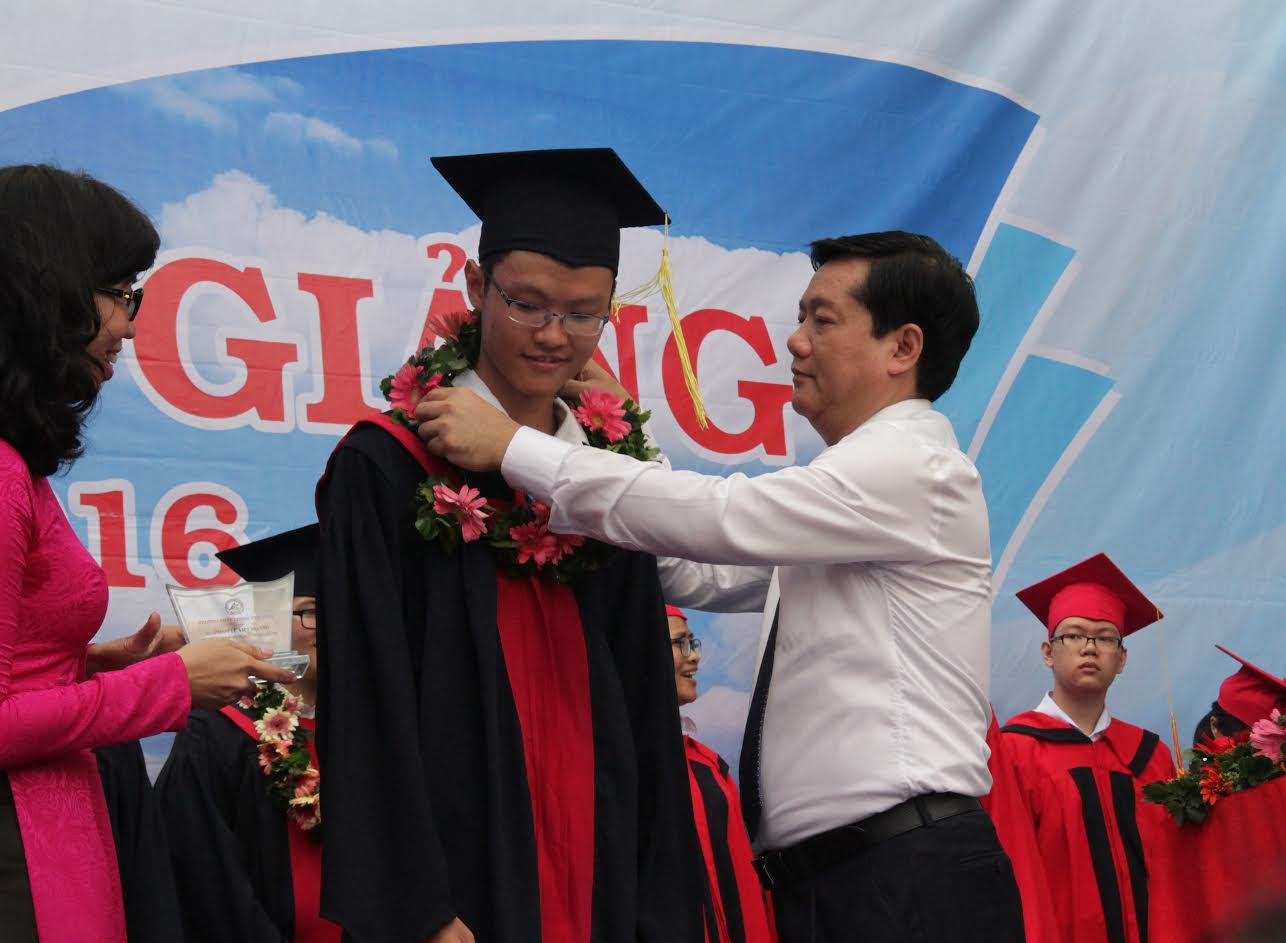 Chủ tịch nước đánh trống khai giảng năm học mới ảnh 9