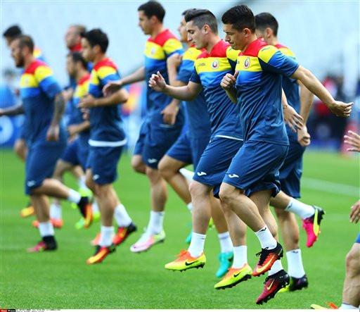 Lễ khai mạc rực rỡ sắc màu của EURO 2016 ảnh 36