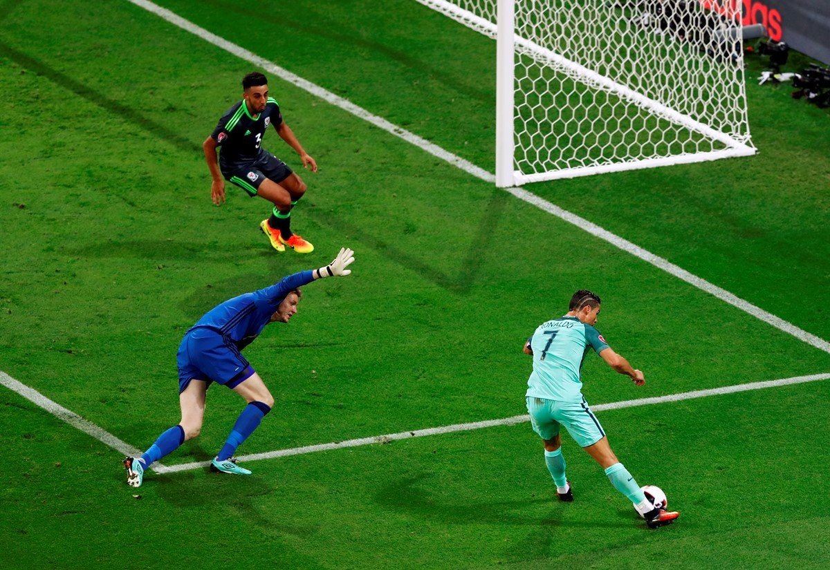 Ronaldo và Nani đưa Bồ Đào Nha vào chung kết ảnh 21