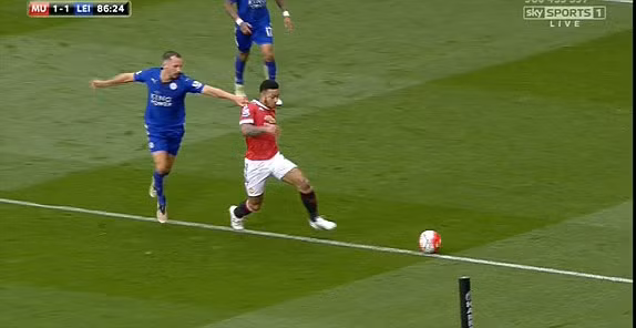 M.U vs Leicester (1-1): Chưa có tân vương ảnh 16
