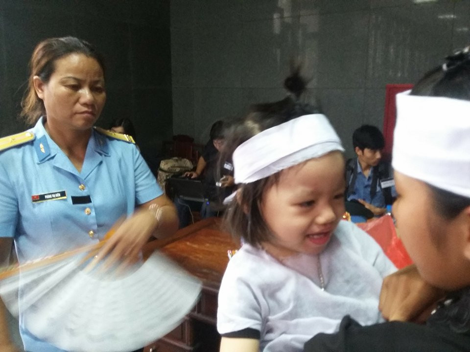 Hàng nghìn người đội mưa tiễn biệt 9 liệt sĩ CASA-212 ảnh 18