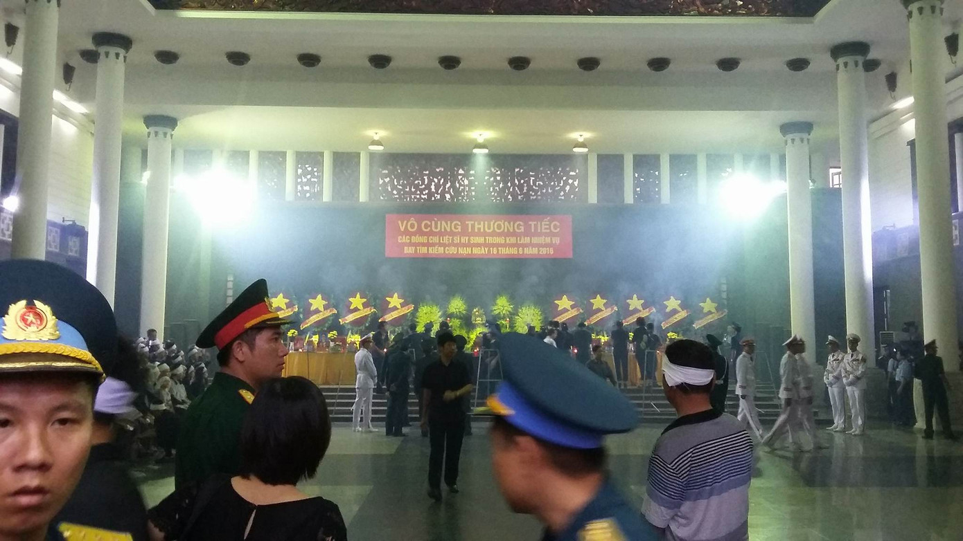 Hàng nghìn người đội mưa tiễn biệt 9 liệt sĩ CASA-212 ảnh 76