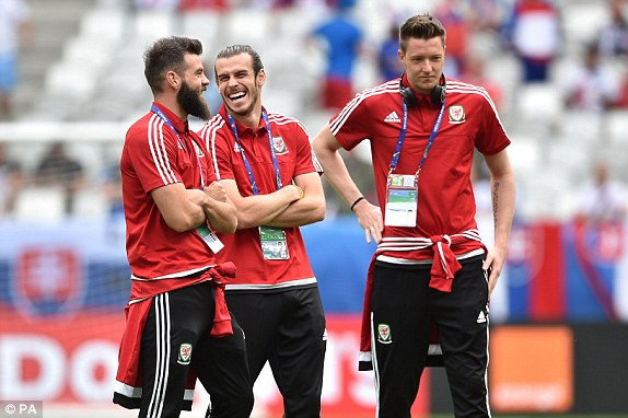 Xứ Wales giành chiến thắng lịch sử ảnh 14