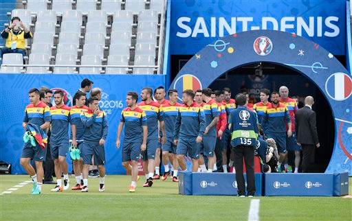 Lễ khai mạc rực rỡ sắc màu của EURO 2016 ảnh 34