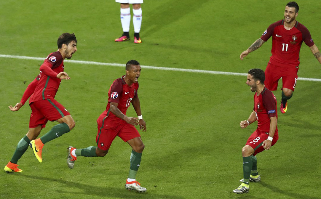 Ronaldo 'tịt ngòi', Bồ Đào Nha chia điểm với Iceland ảnh 14