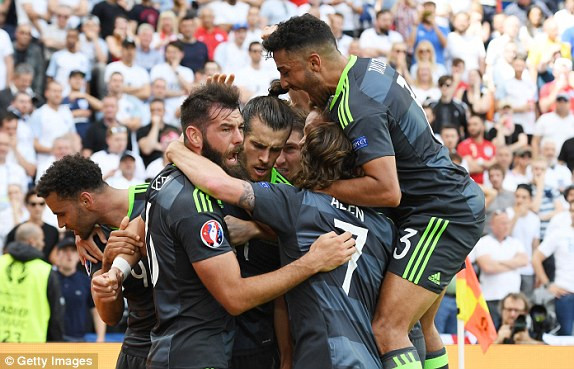 Anh vs Wales (2-1): Những người hùng từ băng ghế dự bị ảnh 16