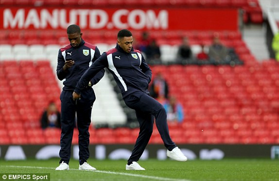 Phung phí cơ hội, M.U bị Burnley chia điểm ảnh 4